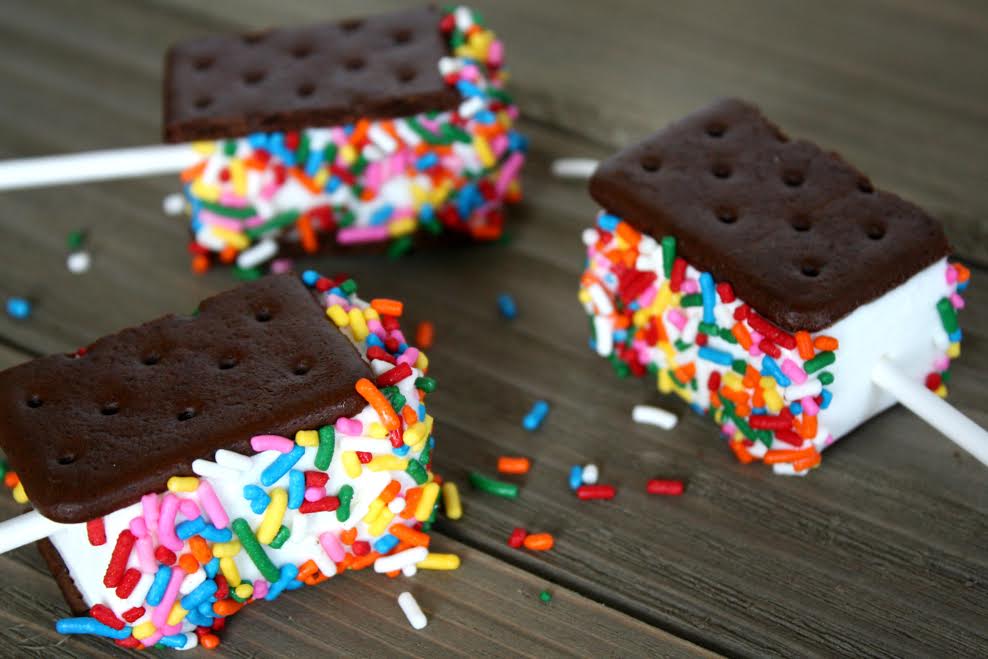 Easy Mini Ice Cream Sandwich Pops